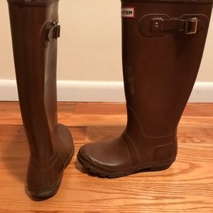 Burgundy tall hunter rain boots